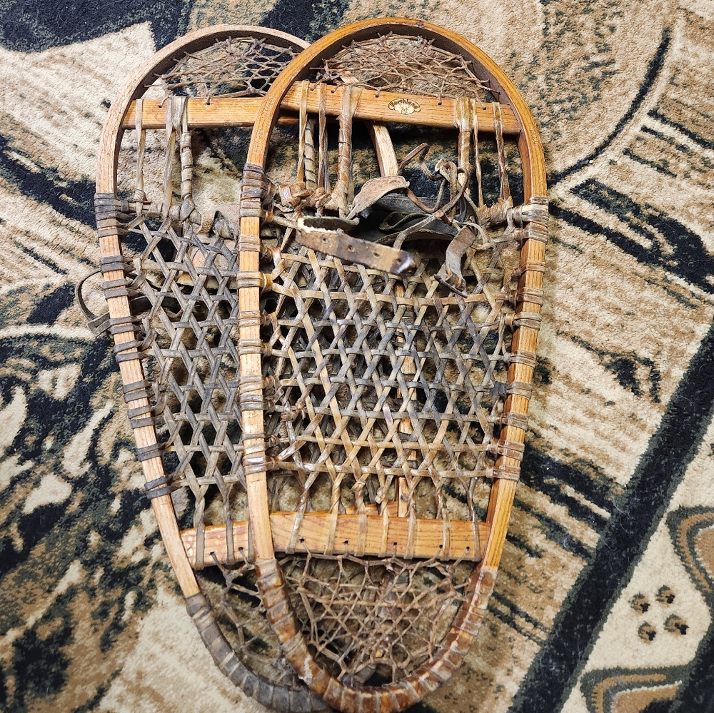 Vintage 1945 snowshoe - Picture 2 of 7